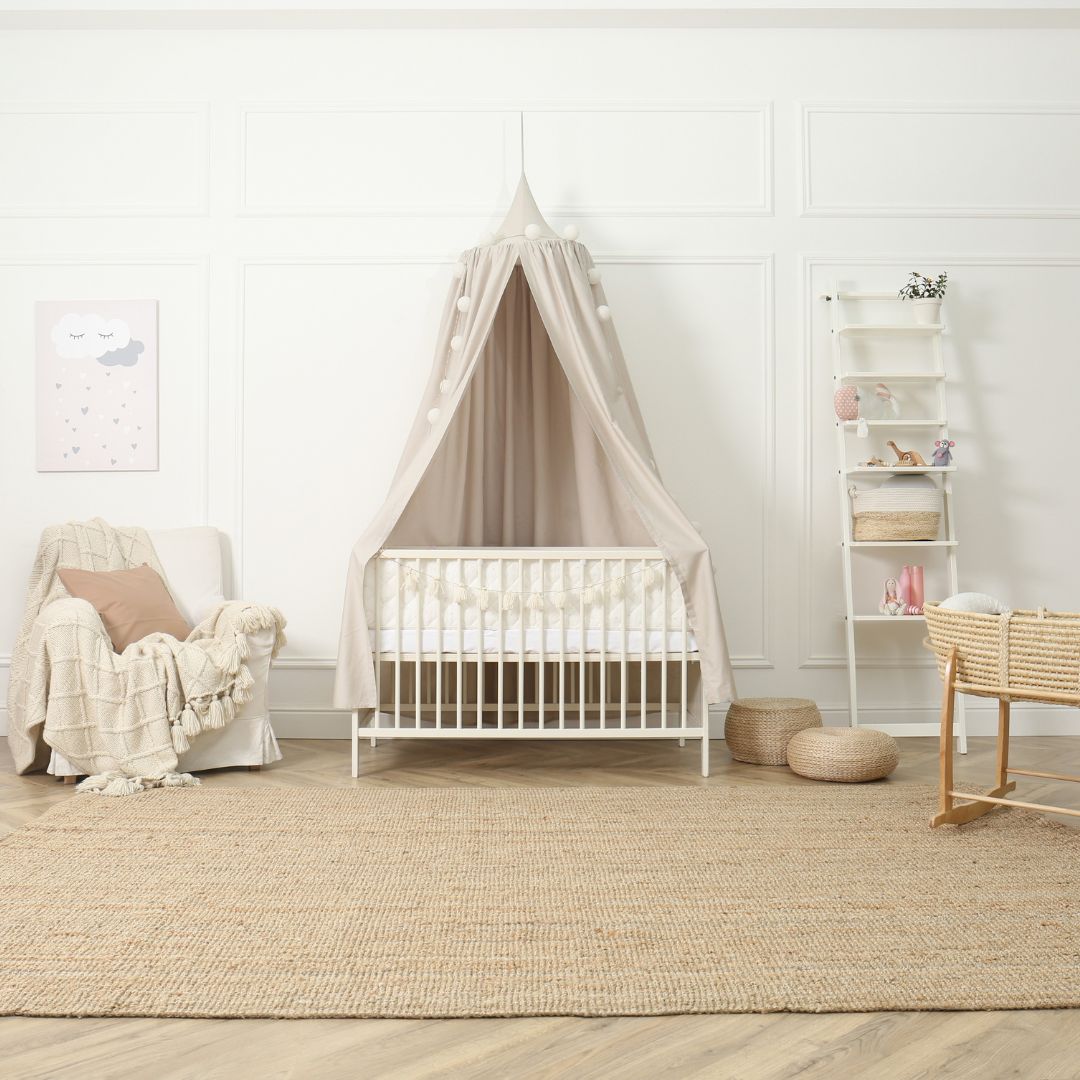 ciel-de-lit-beige-chambre-bébé